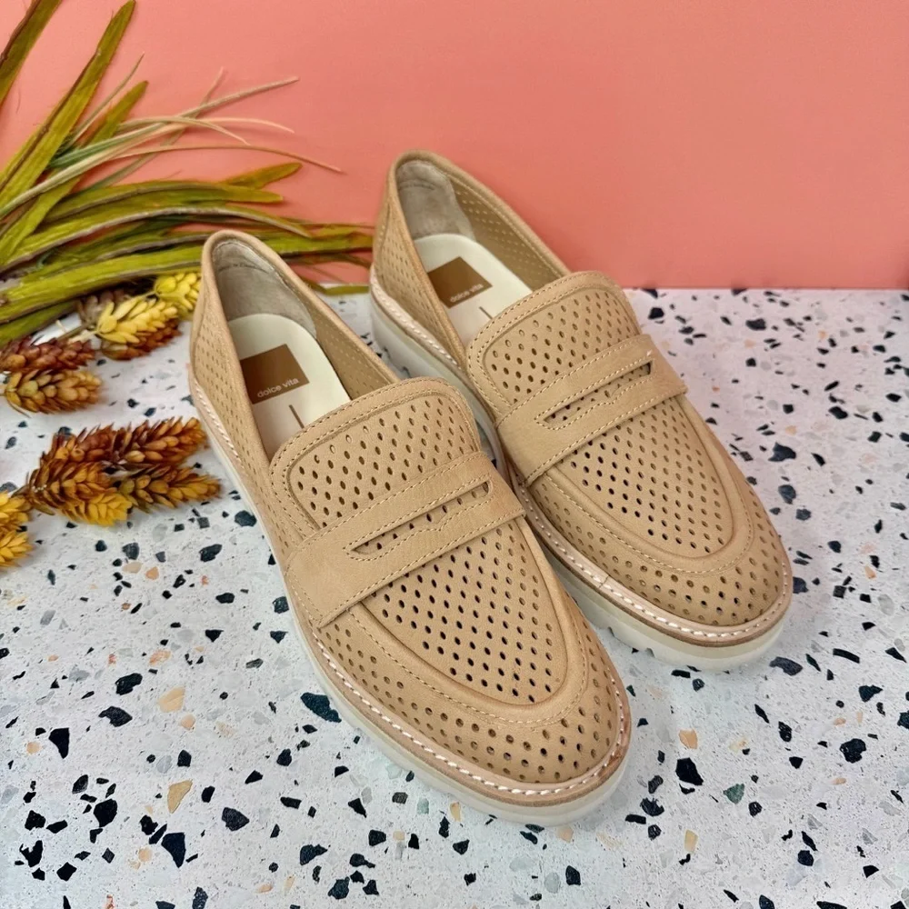 Dolce Vita Malila Tan Perforated Nubuck Lug Sole Penny Loafers Women’s 9.5